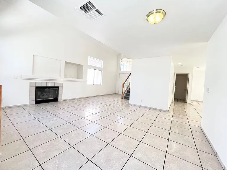 8284 W Rochelle Ave — Photo 9
