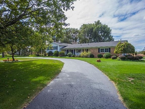 2nd image of 3585 Meadow Ln