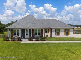 5 S Caesar Oaks Dr, Carriere, MS 39426