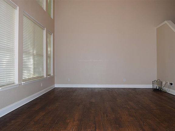 3rd image of 9809 Castlewood Dr