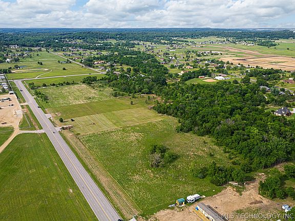 3rd image of 7 S 4200th Rd