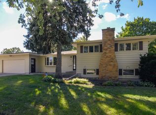 1151 Laurel Dr, Aurora, IL 60506