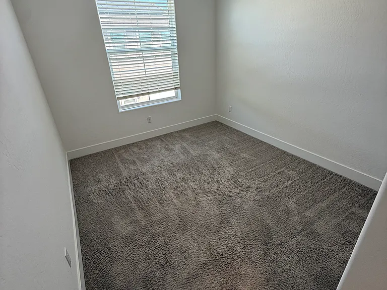 2762 E Tamarind Dr — Photo 15