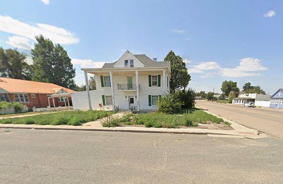 1st image of 202 7th St