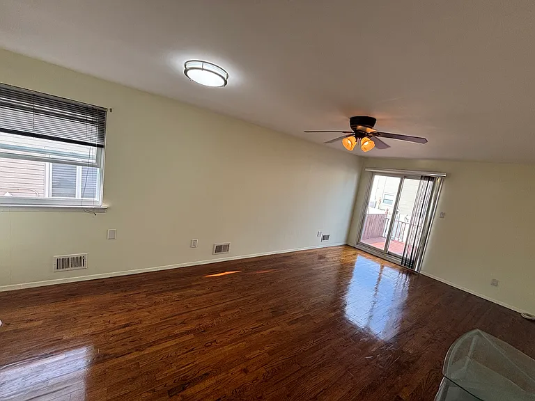 21 Evan Pl — Photo 5