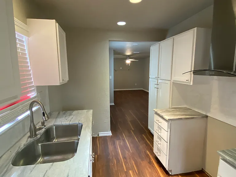 2118 Burnet St — Photo 13