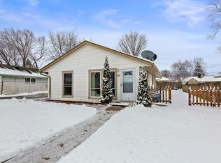 13 Walnut St, Carpentersville, IL 60110