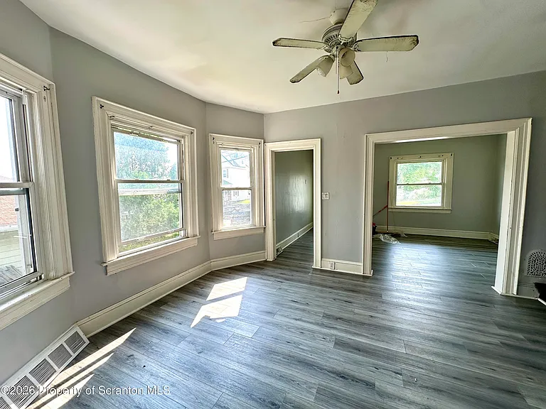 124 Crown Ave — Photo 4