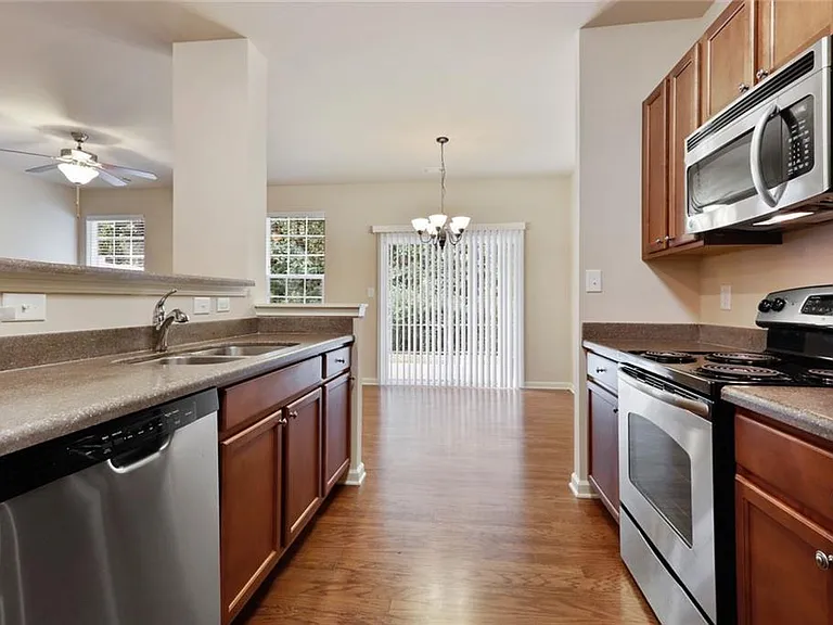 3242 Brockenhurst Dr — Photo 5