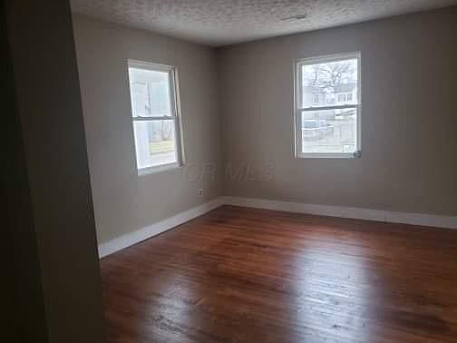 4th image of 136 Scioto Ave