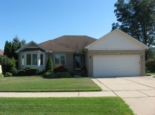 19664 Gloria Dr, Macomb, MI 48044