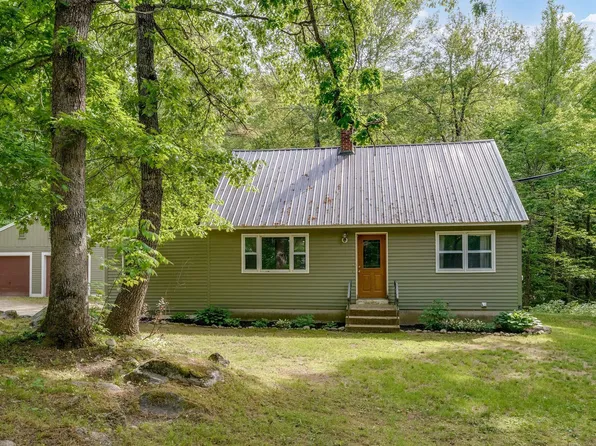 11 Brown Road, Raymond, ME 04071