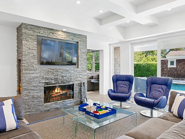 202 Halsey St — Photo 7