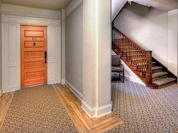 5th image of 219 N Tacoma Ave APT 05