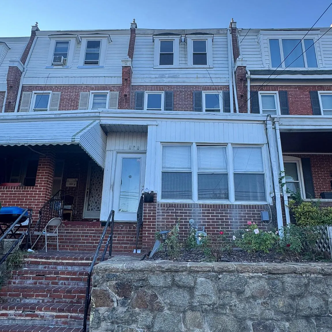 3 bed, 1.5 bath, 1725 sqft, $2,000 — Photo 1