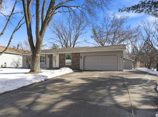 10186 Quaker Ln N, Maple Grove, MN 55369