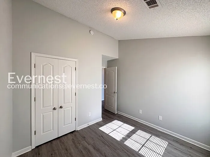 8640 Thomas Ln — Photo 11