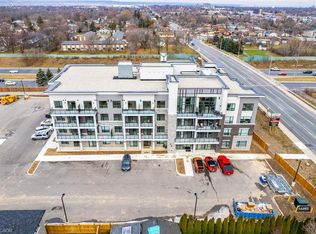 120 Springvalley Cres #302, Hamilton, ON L9C0E4