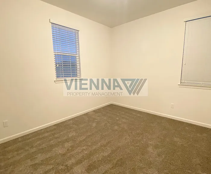 1052 Essington Ln — Photo 20