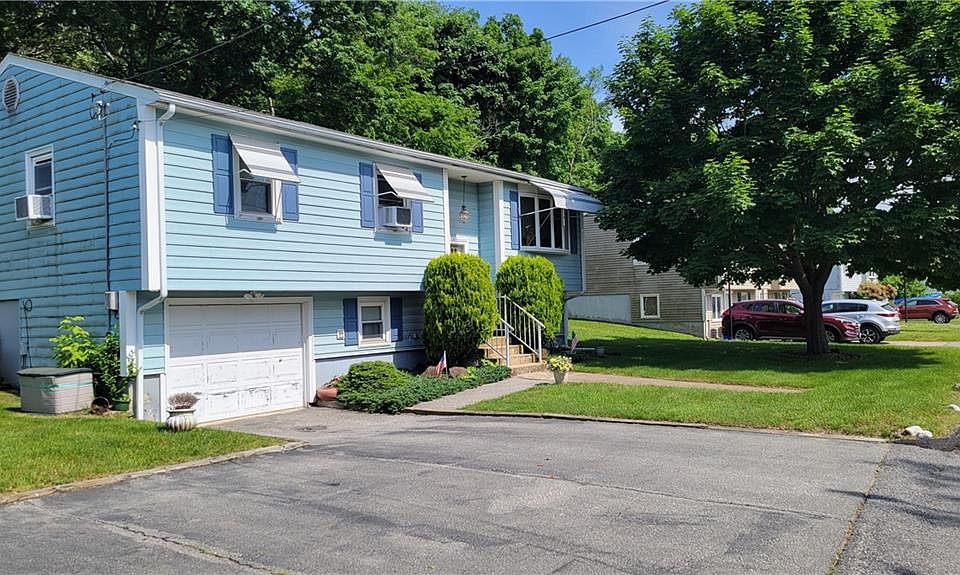 2nd image of 60 Thelma St