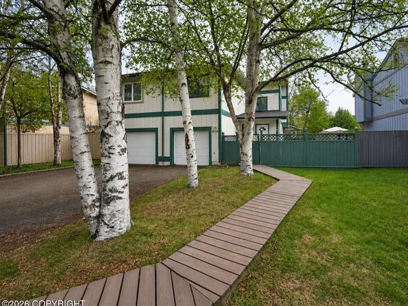 8155 Country Woods Dr, Anchorage, AK 99502