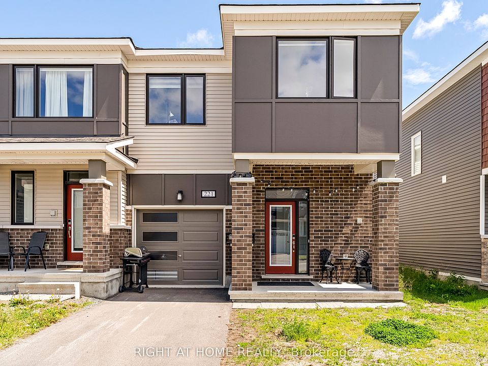 1st image of 221 Billrian Cres