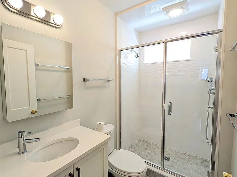 72 Raymond Ave #1R — Photo 5