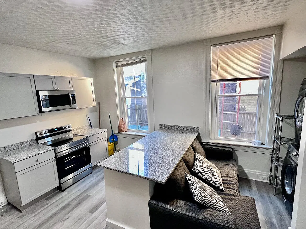 5 bed, 2500 sqft, $3,500 — Photo 3