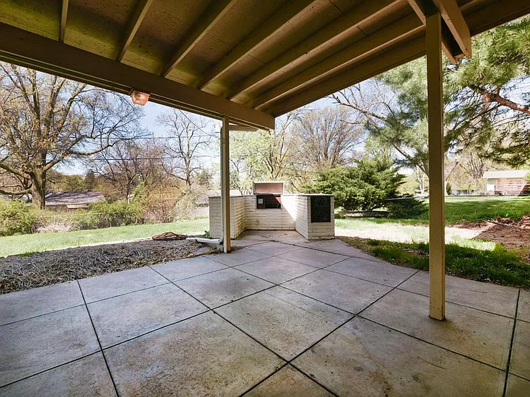 1018 S 114th St — Photo 36