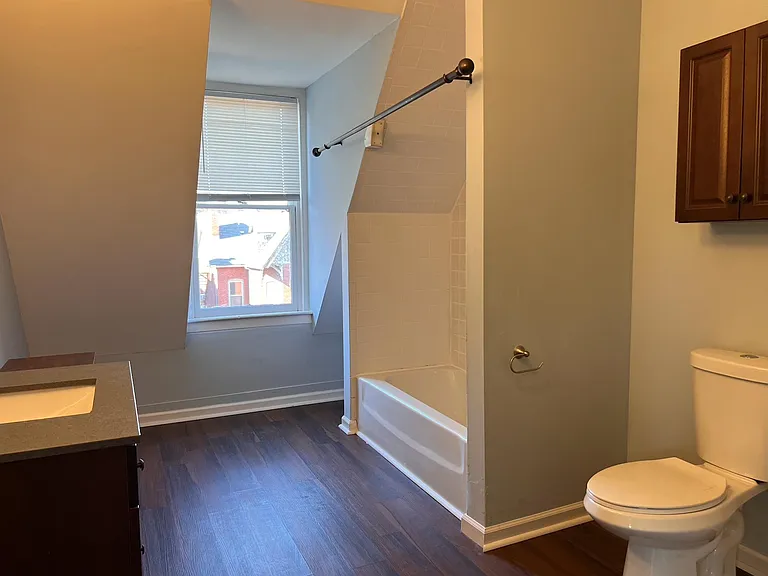 362 Laurel St #E — Photo 8
