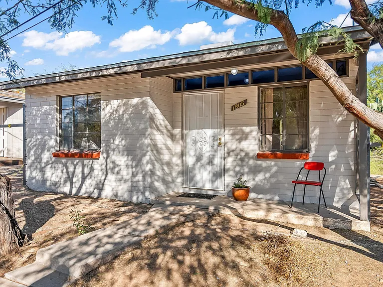 1805 E Copper St — Photo 23