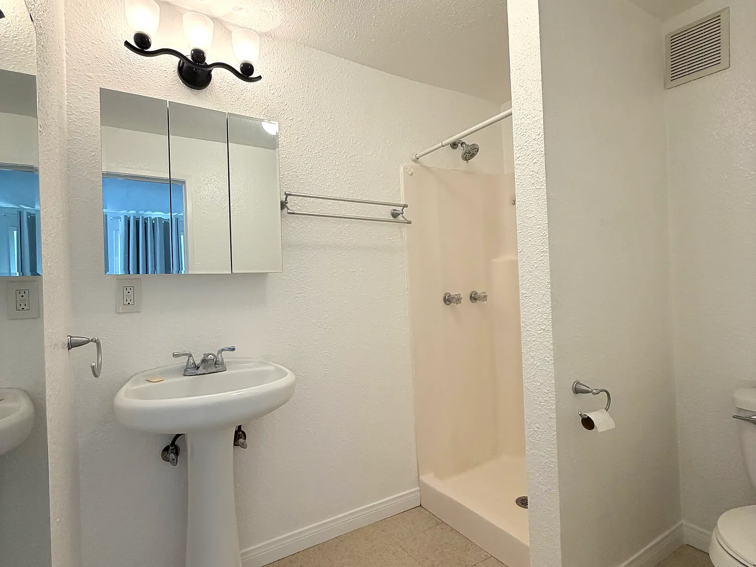 1 bed, 600 sqft, $2,100 — Photo 4