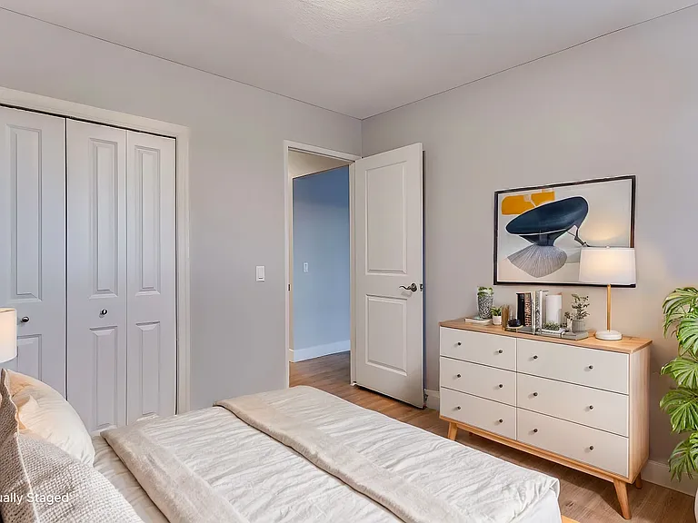 915 44th St SE — Photo 5