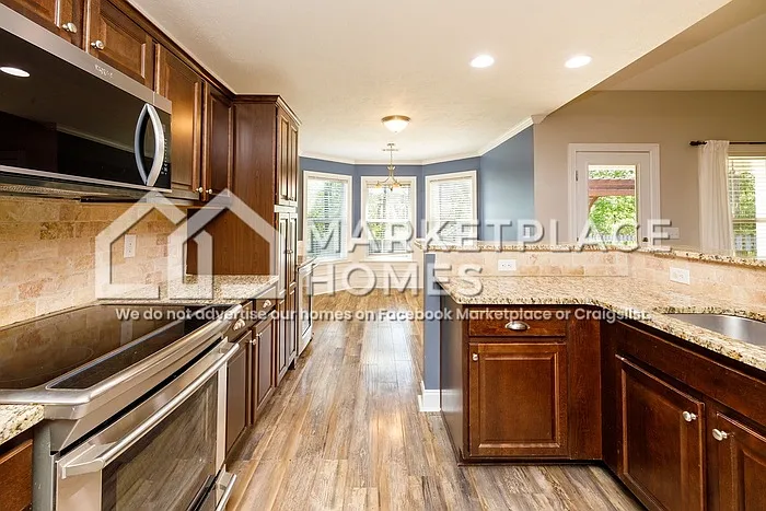 2467 Newbury Ave — Photo 15