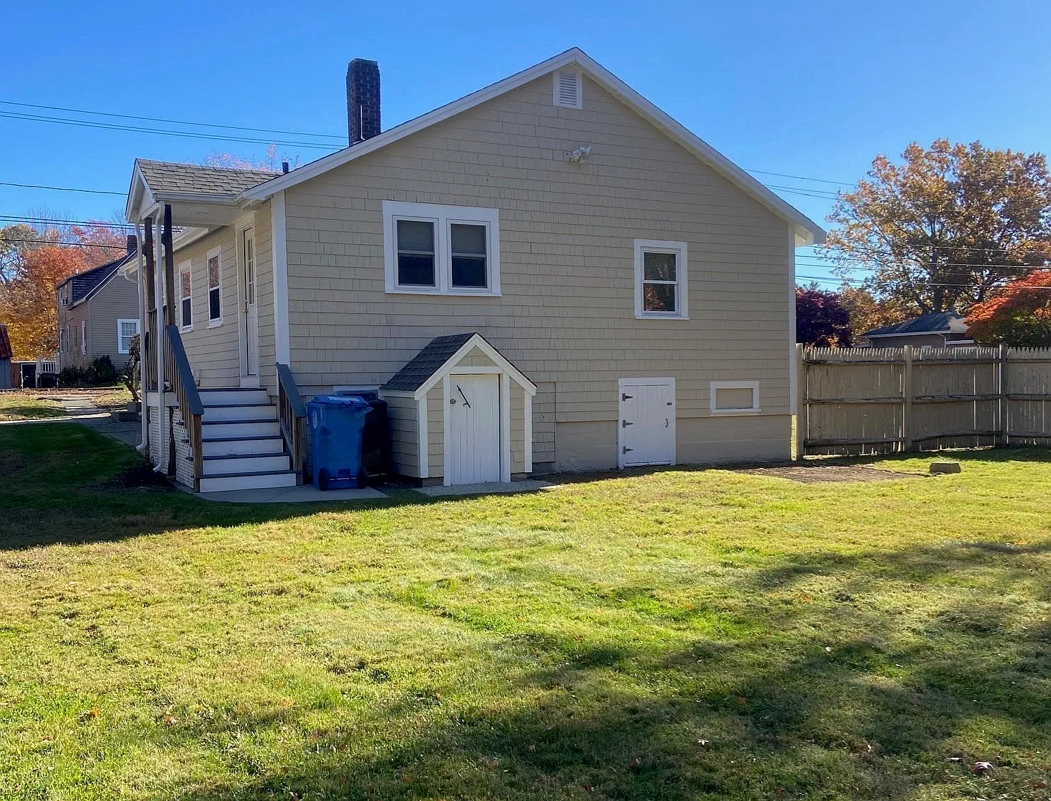 3 bed, 1.0 bath, 990 sqft, $2,400 — Photo 3