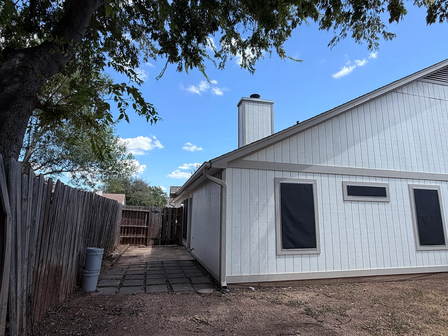 3 bed, 1033 sqft, $1,950 — Photo 2