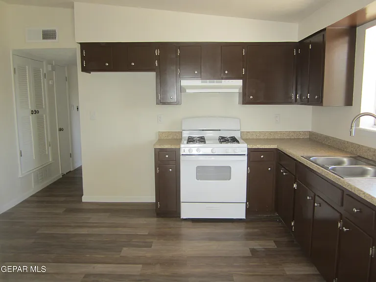 305 Corvena Way — Photo 14