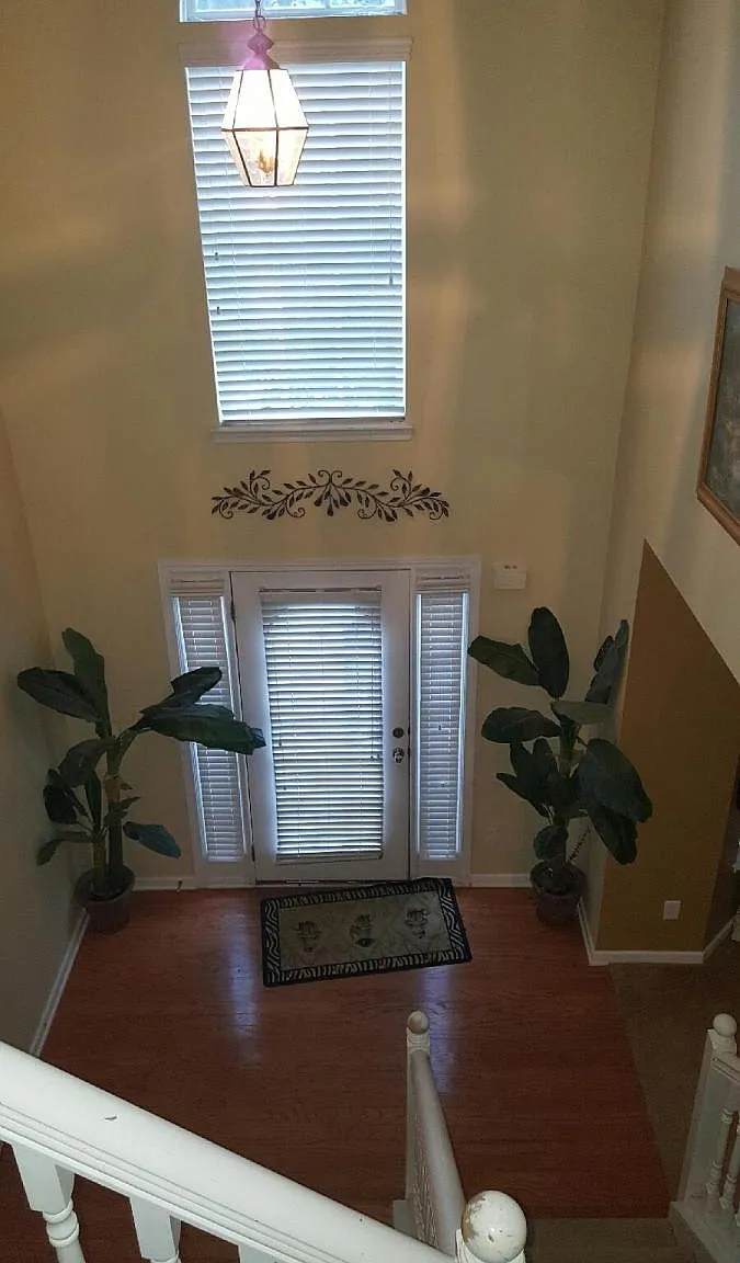 4 bed, 2.5 bath, 2400 sqft, $2,100 — Photo 3