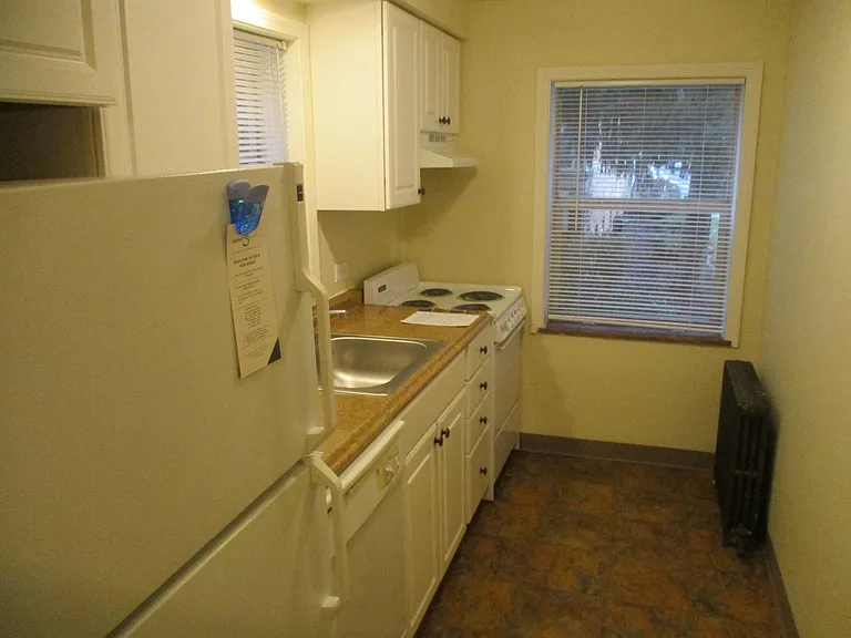 219 Lincoln Ave — Photo 2