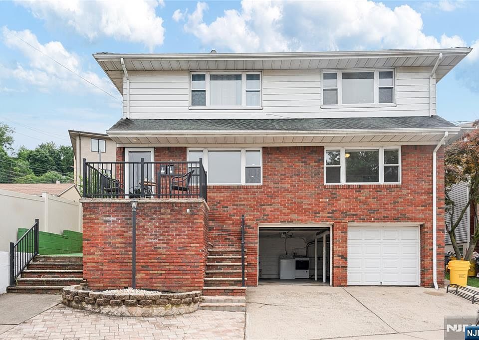 1st image of 2 Carlen Ct