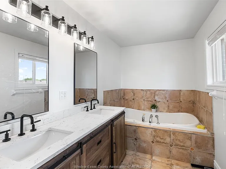 1376 Lakeview Ave — Photo 25