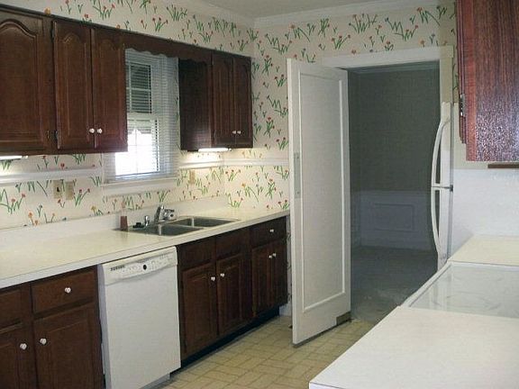 4th image of 35 Bryant Cir