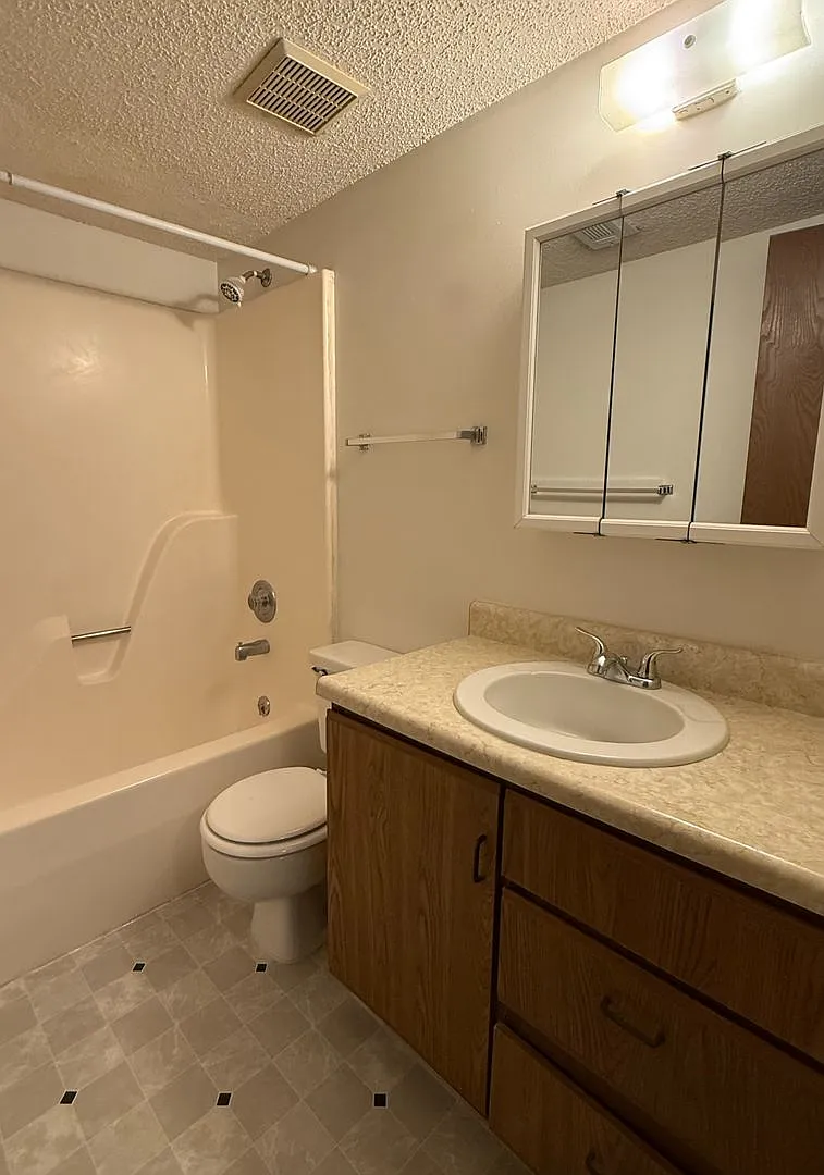 1230 D Street Apartments — Photo 4
