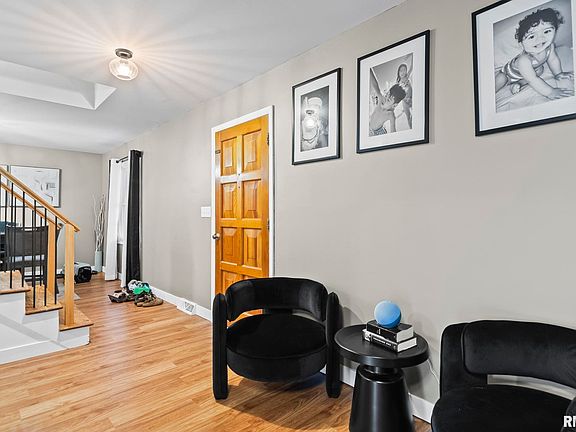 4th image of 32 Ridge Ave