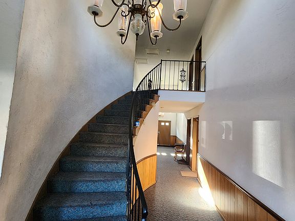2nd image of 1622 Queensbridge Sq APT 7
