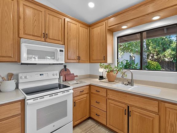 5th image of 789 Harvey Way