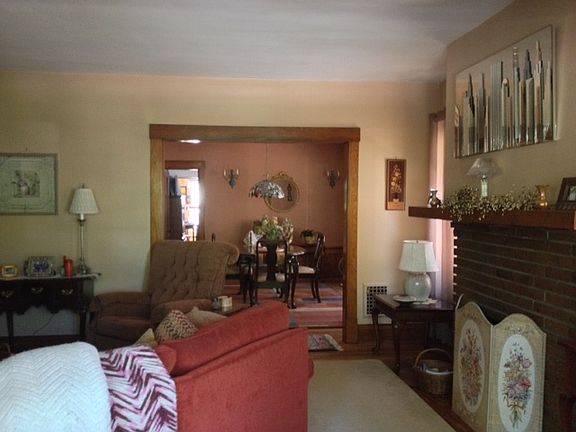 3rd image of 86 Saranac Ave
