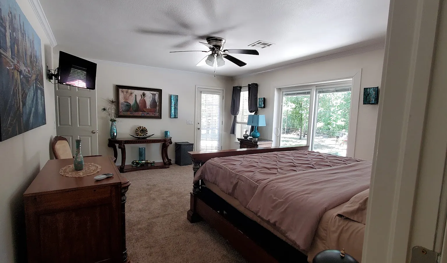 3 bed, 2.5 bath, 2119 sqft, $2,495 — Photo 2