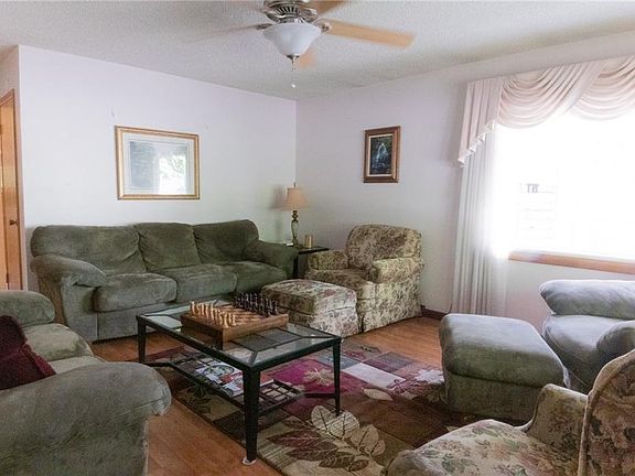 5th image of 27 19th St W