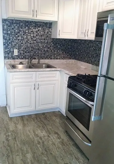 635 Adams St NE — Photo 3